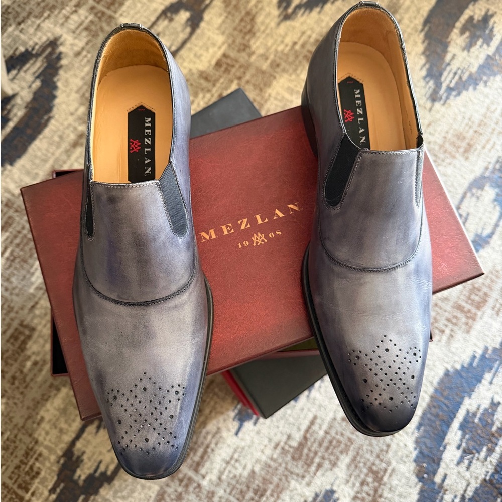 Mezlan Black and Gray Leather Loafers